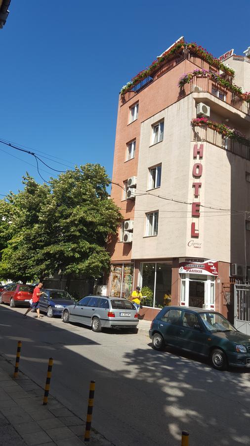 Caprice Family Hotel Varna Exterior photo